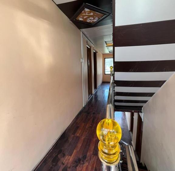 펜션 Pine Brooke Pahalgam