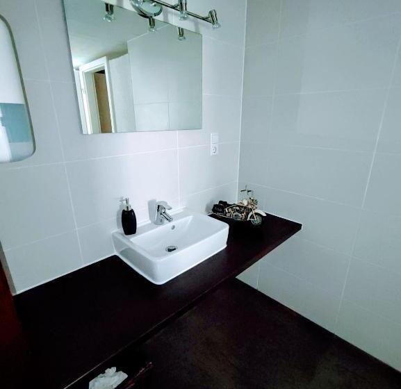 膳宿费 Room In Guest Room   Single Room With Shared Bathroom And Kitchen