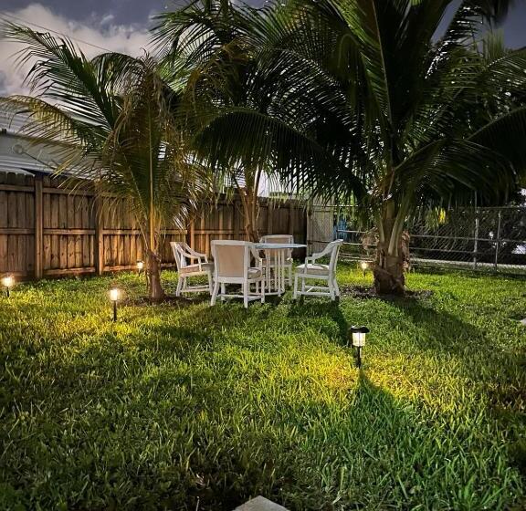فندق صغير 103 Miami Shared Rooms For Men Central Comfortable, Affordable