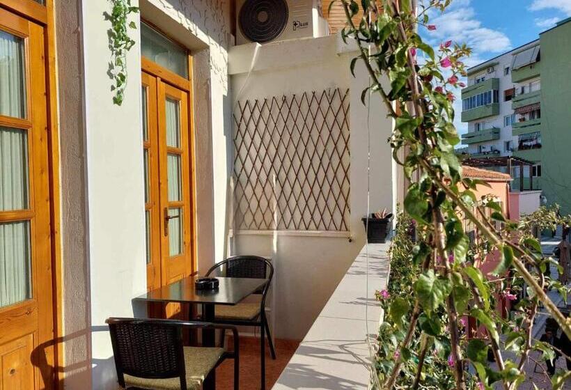 مبيت وإفطار Godard Apartments