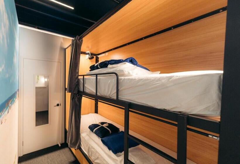 Capsuleaccom Hostel