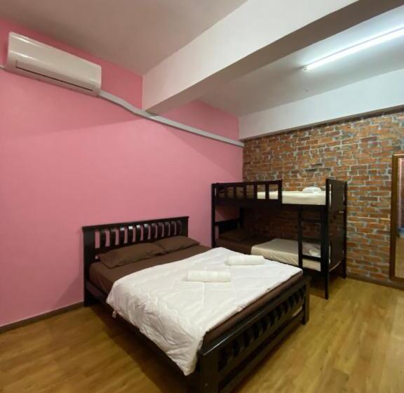 Hostel Sriamera