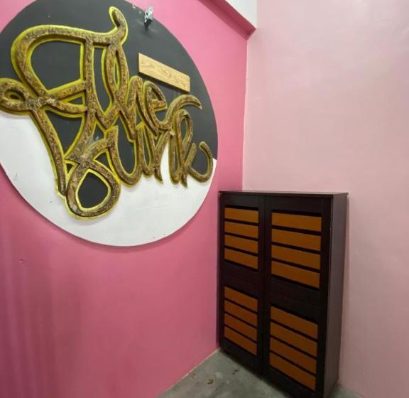 Hostel Sriamera