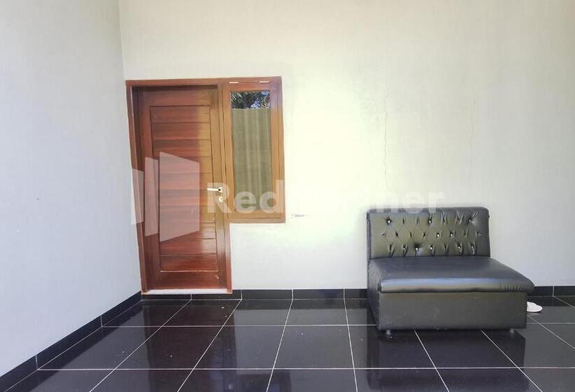 בית מלון כפרי Vins Homestay Kroya Mitra Reddoorz