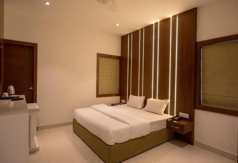 Le Mars Hotel Ladan