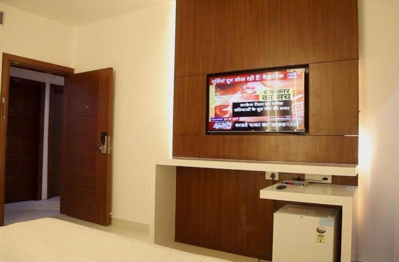 Le Mars Hotel Ladan