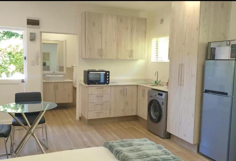 Пансион Avonlea Guest House