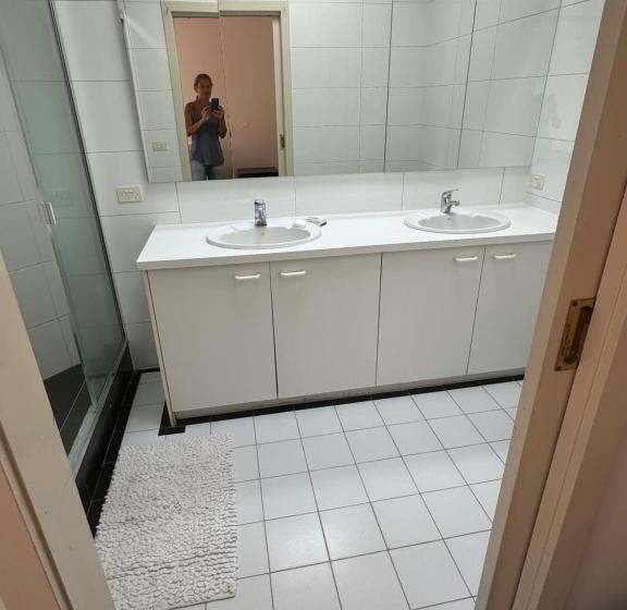 Пансион Bentleighs Magnificent Beautifully Renovated And Extended 1920s Period Family Home