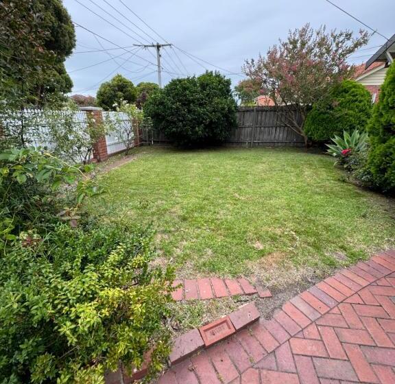 Пансион Bentleighs Magnificent Beautifully Renovated And Extended 1920s Period Family Home