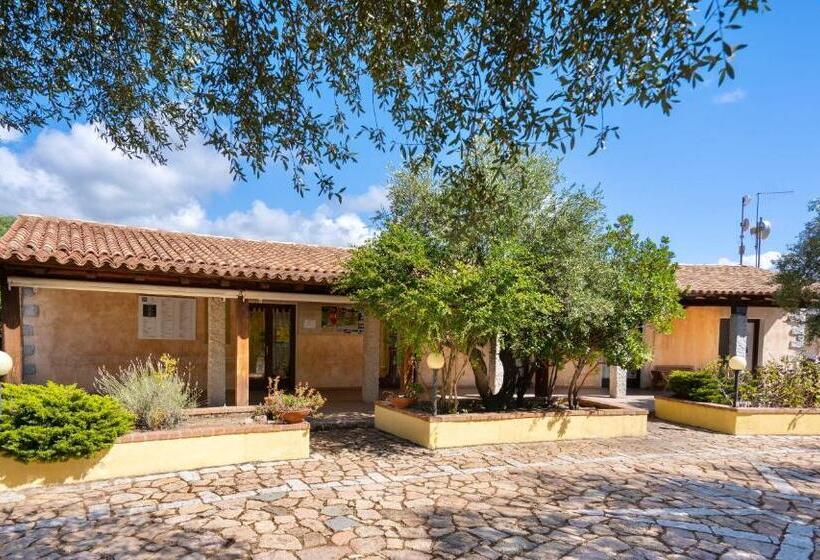 Residence With Swimming Pool In Badesi, Apartments With Air Conditioning And Private Outdoor Area
