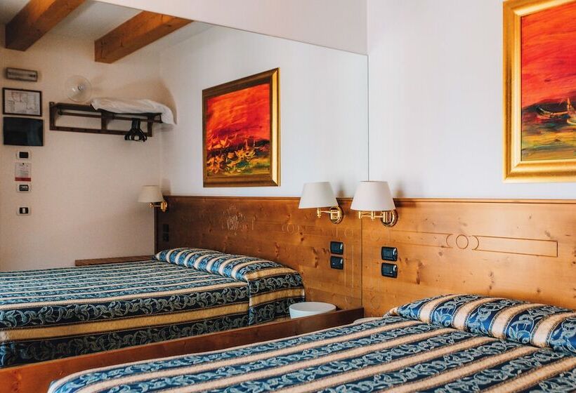 تختخواب و صبحانه Arciduca Charming House Room & Breakfast