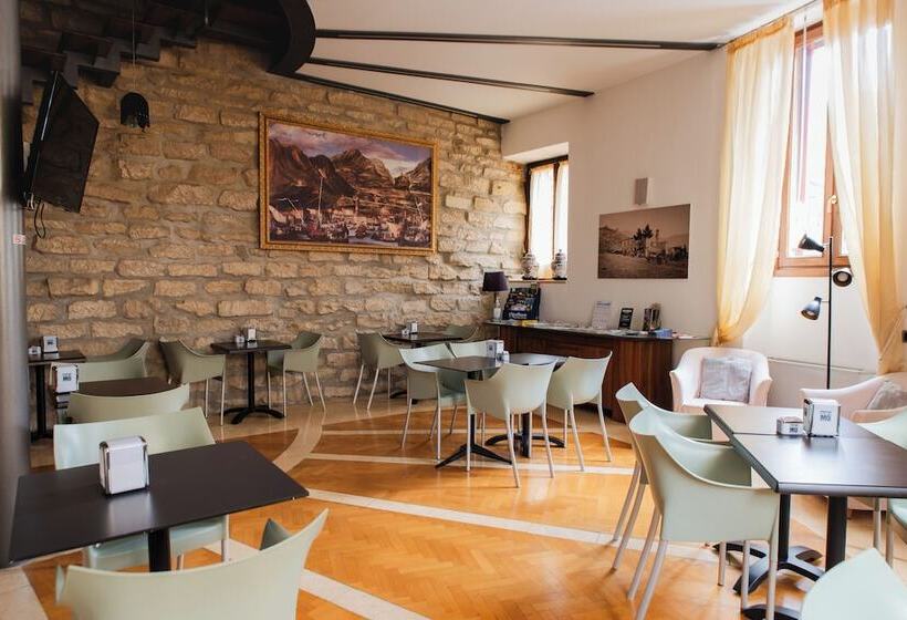 تختخواب و صبحانه Arciduca Charming House Room & Breakfast