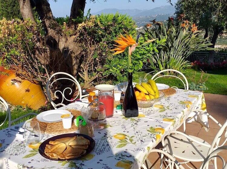 تختخواب و صبحانه Villa Gaia   Luxury Villa, Pool & Wellness Rooms