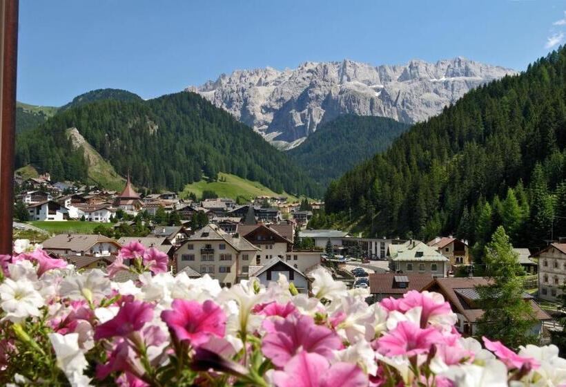 هتل Chalet S   Dolomites Design   Adults Recommended