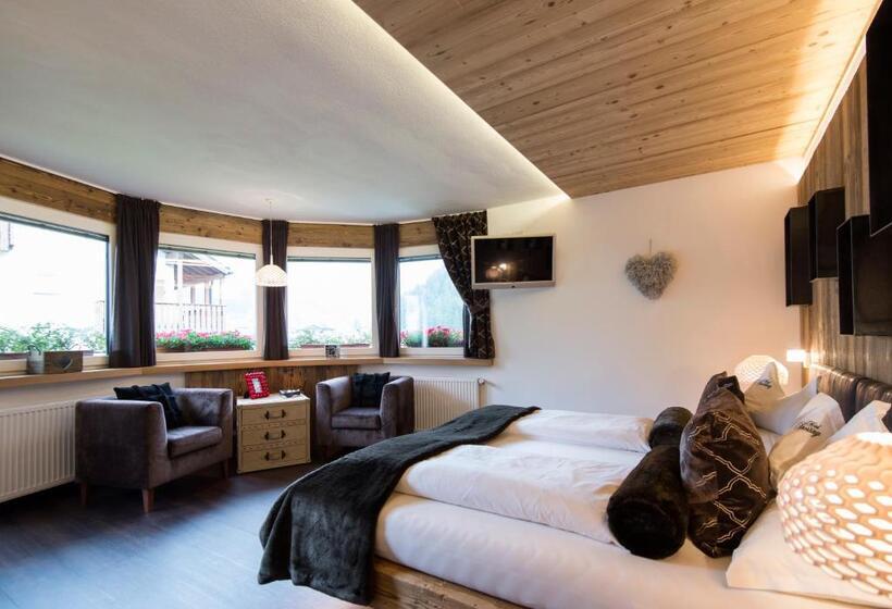 هتل Chalet S   Dolomites Design   Adults Recommended