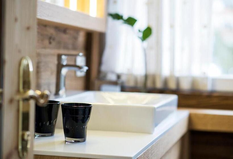 هتل Chalet S   Dolomites Design   Adults Recommended