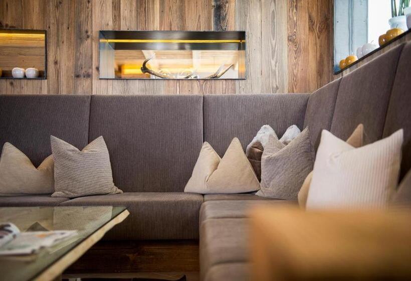 هتل Chalet S   Dolomites Design   Adults Recommended