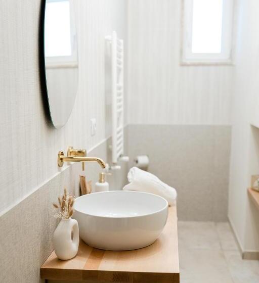 تختخواب و صبحانه Aurluna Luxury Suites