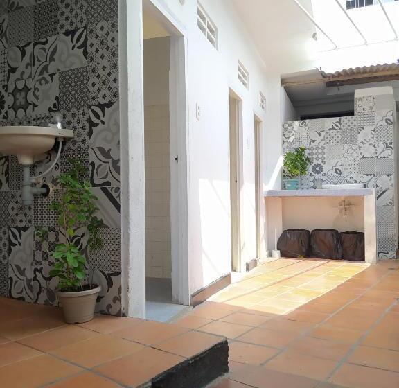 بنسيون De La Mora Hostal