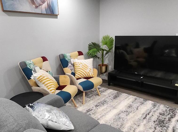 بنسيون Entire Basement Suite With Private Entrance