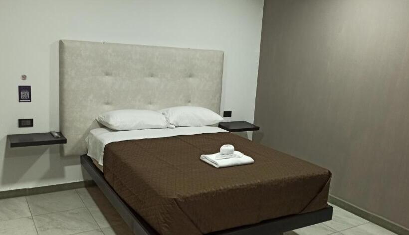 پانسیون Hostal Zafiro