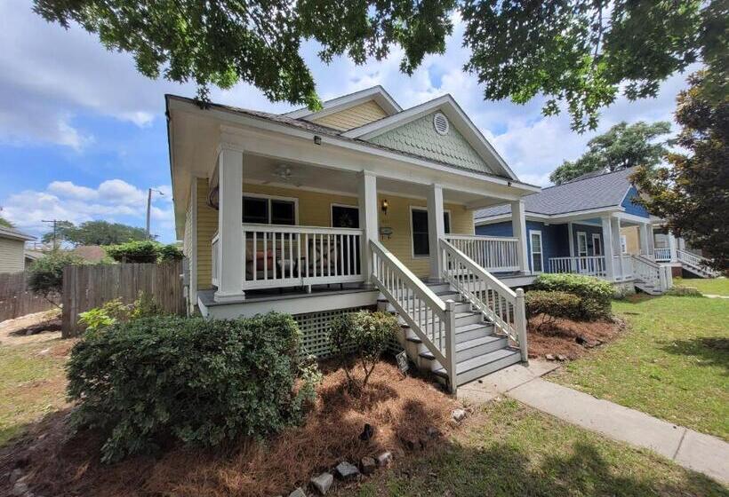 پانسیون The Yellow Bungalow