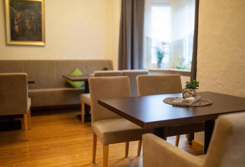 ペンション Weingut Peter Barzen