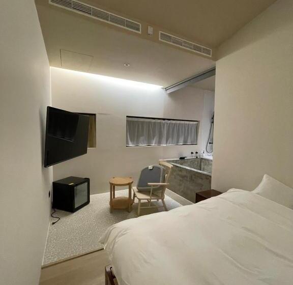 تختخواب و صبحانه 棲林民宿chillinhouse