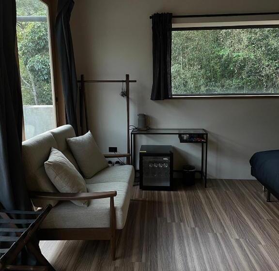 تختخواب و صبحانه 棲林民宿chillinhouse