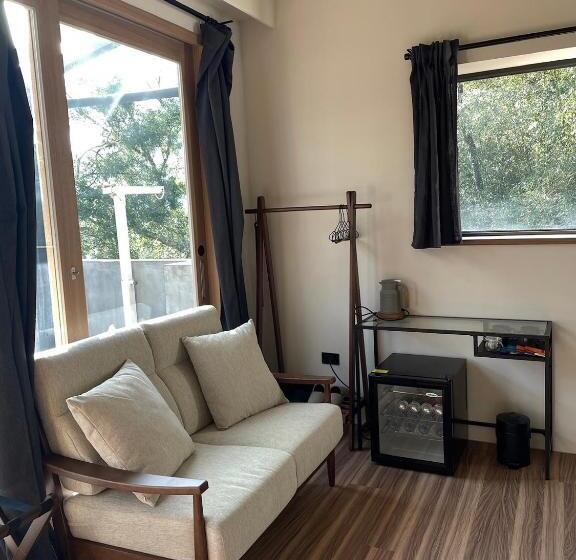 تختخواب و صبحانه 棲林民宿chillinhouse