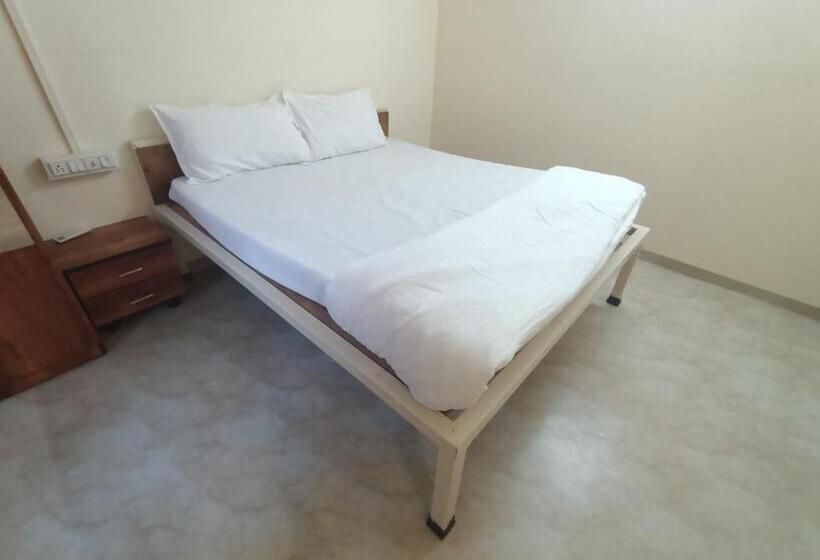 호텔 Baadal Pani Beach Resort Near Kelwa Beach