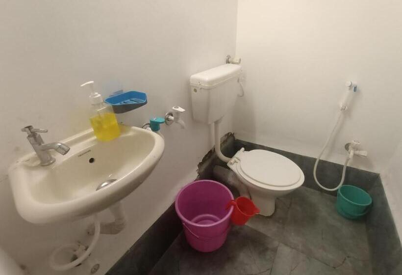 호텔 Baadal Pani Beach Resort Near Kelwa Beach