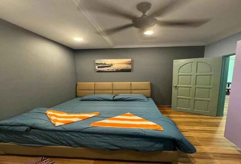 فندق Capital O 90949 Pelangi Beach Resort Mersing