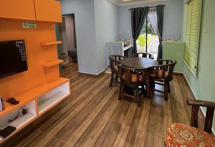 فندق Capital O 90949 Pelangi Beach Resort Mersing
