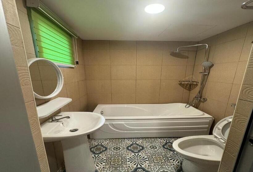 فندق Capital O 90949 Pelangi Beach Resort Mersing