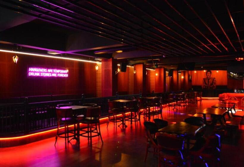 酒店 Saroja Suites