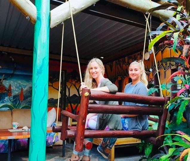 旅馆 Mantis And Moon Surf Paradise & Adventure Lodge