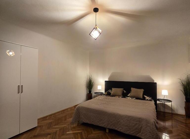 پانسیون La Dragoș Studio 01   Apartament
