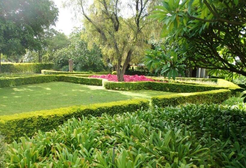 بنسيون Rose And Ivy Cottages