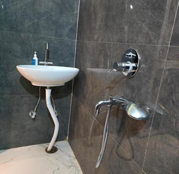 Sarojini Garden Hotel & Restaurant