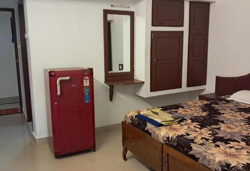 فندق New Vipin Beach Resort