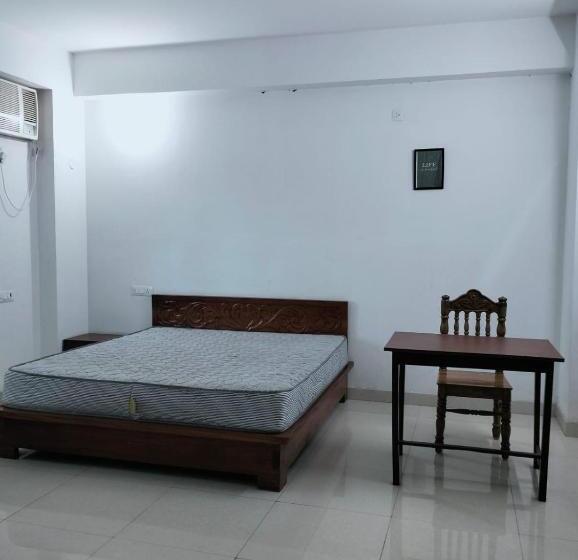 Отель Utsav & Banquet Hall