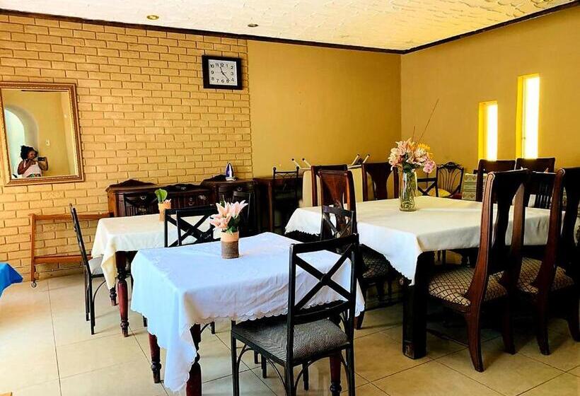 פנסיון Eeufees Guesthouse