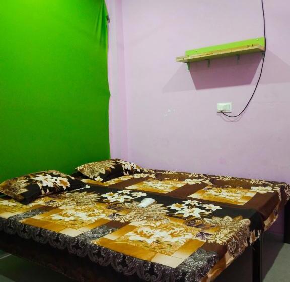 بنسيون Gyani Guest House