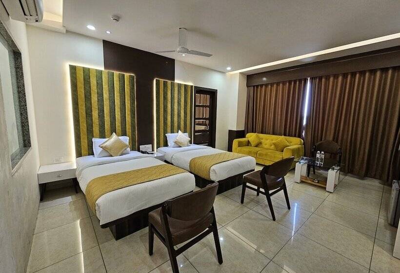 호텔 Grand Darshan Vadodara