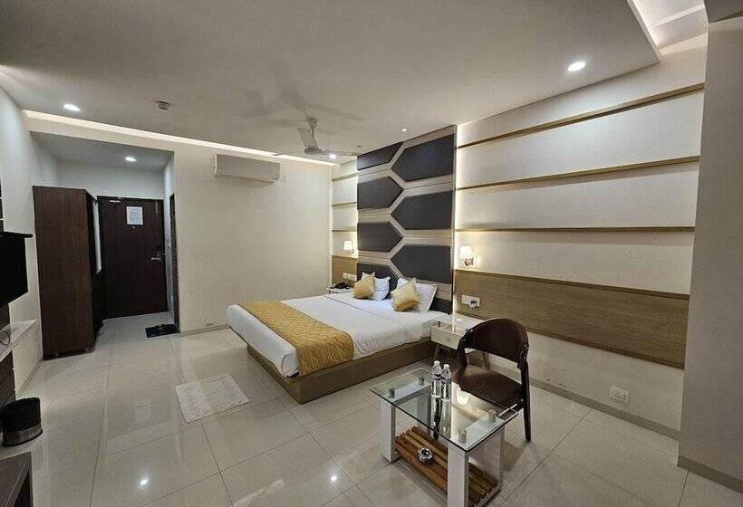 호텔 Grand Darshan Vadodara