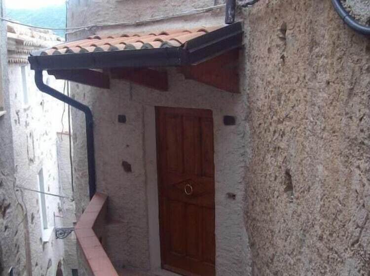 مبيت وإفطار A Taverna Intru U Vicu