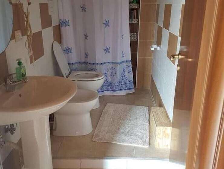 مبيت وإفطار A Taverna Intru U Vicu