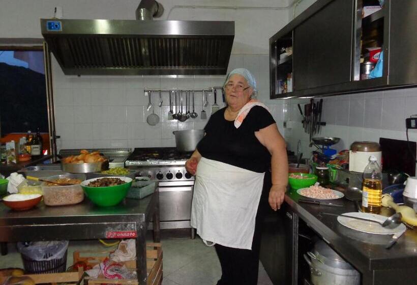 مبيت وإفطار A Taverna Intru U Vicu