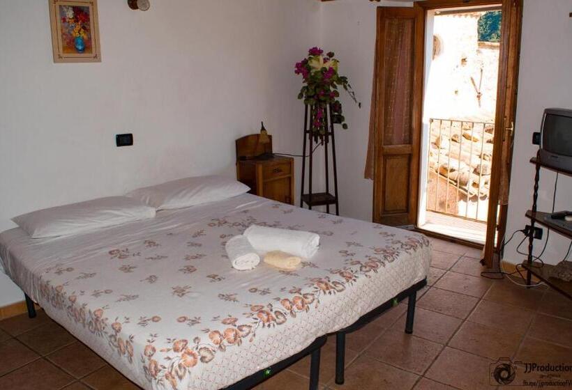 مبيت وإفطار A Taverna Intru U Vicu